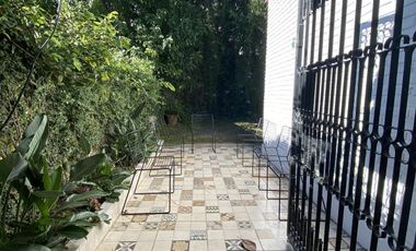 Casa en alquiler de 7 ambientes en el centro de Acassuso