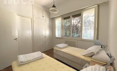 Casa en alquiler de 7 ambientes en el centro de Acassuso