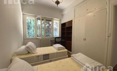Casa en alquiler de 7 ambientes en el centro de Acassuso