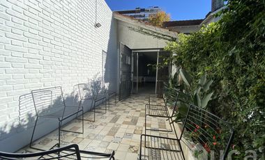Casa en alquiler de 7 ambientes en el centro de Acassuso