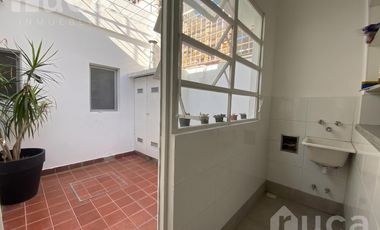 Casa en alquiler de 7 ambientes en el centro de Acassuso