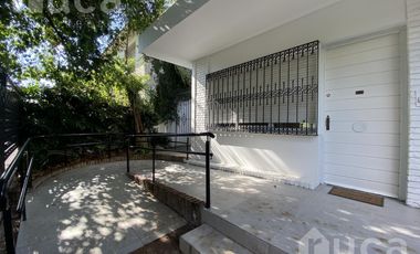 Casa en alquiler de 7 ambientes en el centro de Acassuso