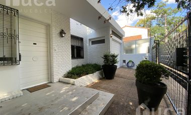 Casa en alquiler de 7 ambientes en el centro de Acassuso
