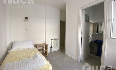 Casa en alquiler de 7 ambientes en el centro de Acassuso
