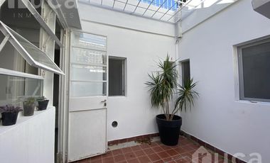 Casa en alquiler de 7 ambientes en el centro de Acassuso