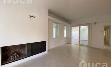 Casa en alquiler de 7 ambientes en el centro de Acassuso