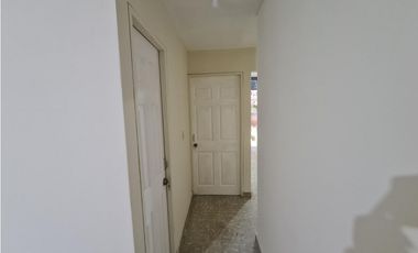 CASA PARA LA VENTA EN VILLAS DEL GOLF CARRASQUILLA