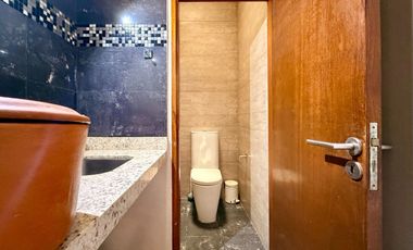 Excelente propiedad con local, pileta y quincho.