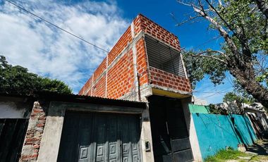 LOTE EN VENTA BANFIELD CON 132 MTS CONSTRUIDOS