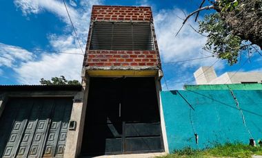 LOTE EN VENTA BANFIELD CON 132 MTS CONSTRUIDOS