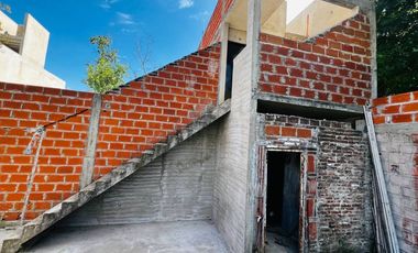 LOTE EN VENTA BANFIELD CON 132 MTS CONSTRUIDOS