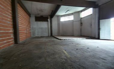 Galpon en Alquiler Villa Dominico ingreso 2 calles