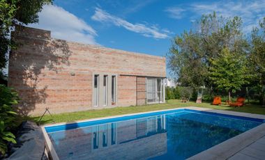 CASA QUINTA 3 DORM. PILETA A 200 METROS DE LA RUTA