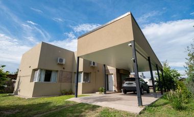 CASA QUINTA 3 DORM. PILETA A 200 METROS DE LA RUTA