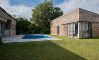CASA QUINTA 3 DORM. PILETA A 200 METROS DE LA RUTA
