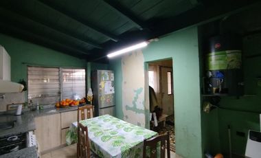 CASA  4 AMB.COCHERA  ALDO BONZI AMPLIO JARDIN
