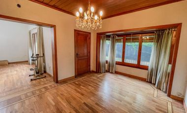 Alquiler chalet de 3 dormi., de estilo City Bell