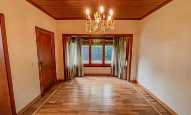 Alquiler chalet de 3 dormi., de estilo City Bell
