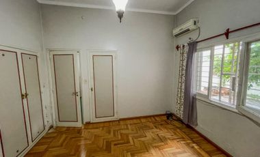 Alquiler chalet de 3 dormi., de estilo City Bell