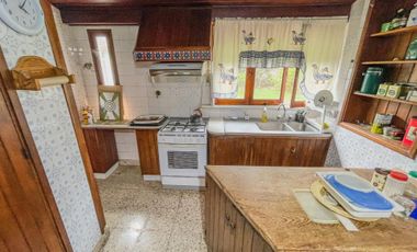Alquiler chalet de 3 dormi., de estilo City Bell