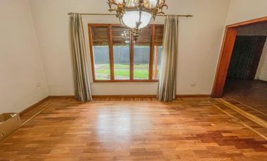 Alquiler chalet de 3 dormi., de estilo City Bell