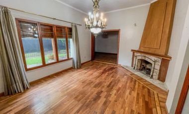 Alquiler chalet de 3 dormi., de estilo City Bell