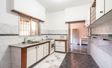 VENTA CASA 5 AMBIENTES C/PILETA PARRILLA Y COCHERA