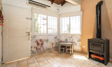 VENTA CASA 5 AMBIENTES C/PILETA PARRILLA Y COCHERA