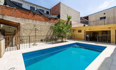 VENTA CASA 5 AMBIENTES C/PILETA PARRILLA Y COCHERA