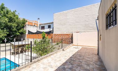 VENTA CASA 5 AMBIENTES C/PILETA PARRILLA Y COCHERA