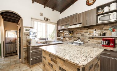 VENTA CASA 5 AMBIENTES C/PILETA PARRILLA Y COCHERA