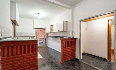 VENTA CASA 5 AMBIENTES C/PILETA PARRILLA Y COCHERA