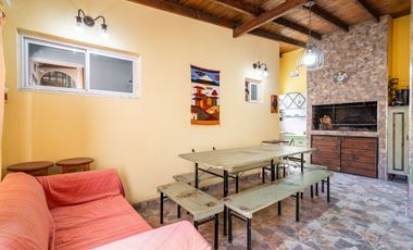 VENTA CASA 5 AMBIENTES C/PILETA PARRILLA Y COCHERA
