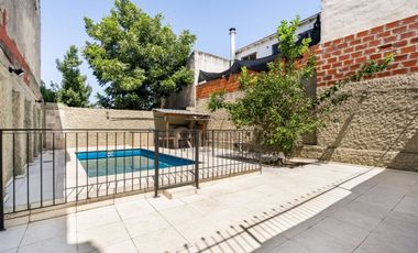 VENTA CASA 5 AMBIENTES C/PILETA PARRILLA Y COCHERA