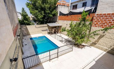VENTA CASA 5 AMBIENTES C/PILETA PARRILLA Y COCHERA