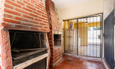 VENTA CASA 5 AMBIENTES C/PILETA PARRILLA Y COCHERA