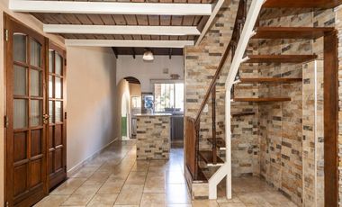 VENTA CASA 5 AMBIENTES C/PILETA PARRILLA Y COCHERA
