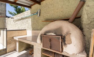 VENTA CASA 5 AMBIENTES C/PILETA PARRILLA Y COCHERA