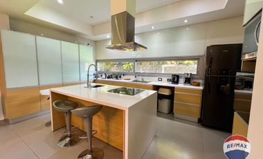 CASA 6 AMBIENTES EN ALQUILER EN LAGOS DE CANNING