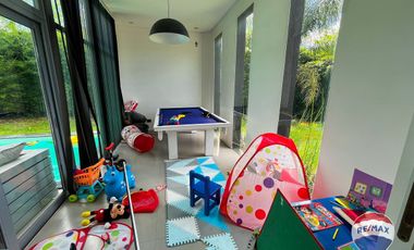 CASA 6 AMBIENTES EN ALQUILER EN LAGOS DE CANNING