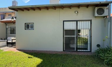 VENTA CASA 5 AMB CON PILETA EN BELLA VISTA CREDITO