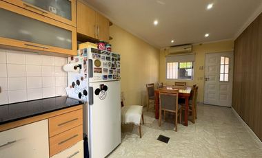 VENTA CASA 5 AMB CON PILETA EN BELLA VISTA CREDITO