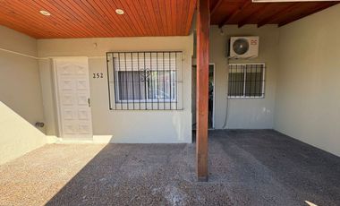 VENTA CASA 5 AMB CON PILETA EN BELLA VISTA CREDITO