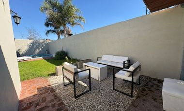 VENTA CASA 5 AMB CON PILETA EN BELLA VISTA CREDITO