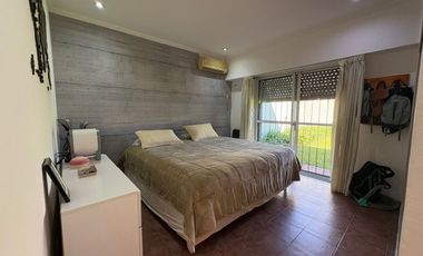 VENTA CASA 5 AMB CON PILETA EN BELLA VISTA CREDITO