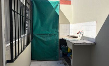 VENTA CASA 5 AMB CON PILETA EN BELLA VISTA CREDITO