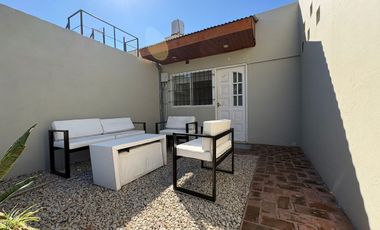 VENTA CASA 5 AMB CON PILETA EN BELLA VISTA CREDITO