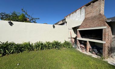 VENTA CASA 5 AMB CON PILETA EN BELLA VISTA CREDITO