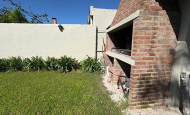 VENTA CASA 5 AMB CON PILETA EN BELLA VISTA CREDITO