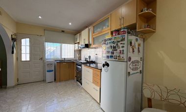 VENTA CASA 5 AMB CON PILETA EN BELLA VISTA CREDITO